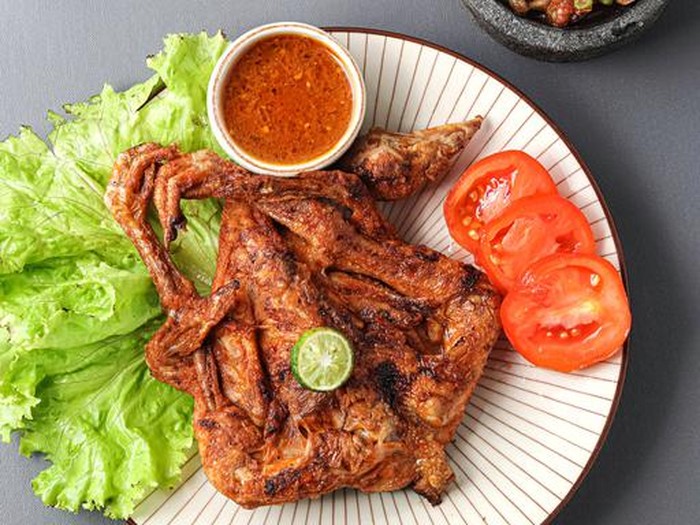 Sedapnya Ayam dan Gurame Taliwang Khas Lombok di Restoran Bekasi